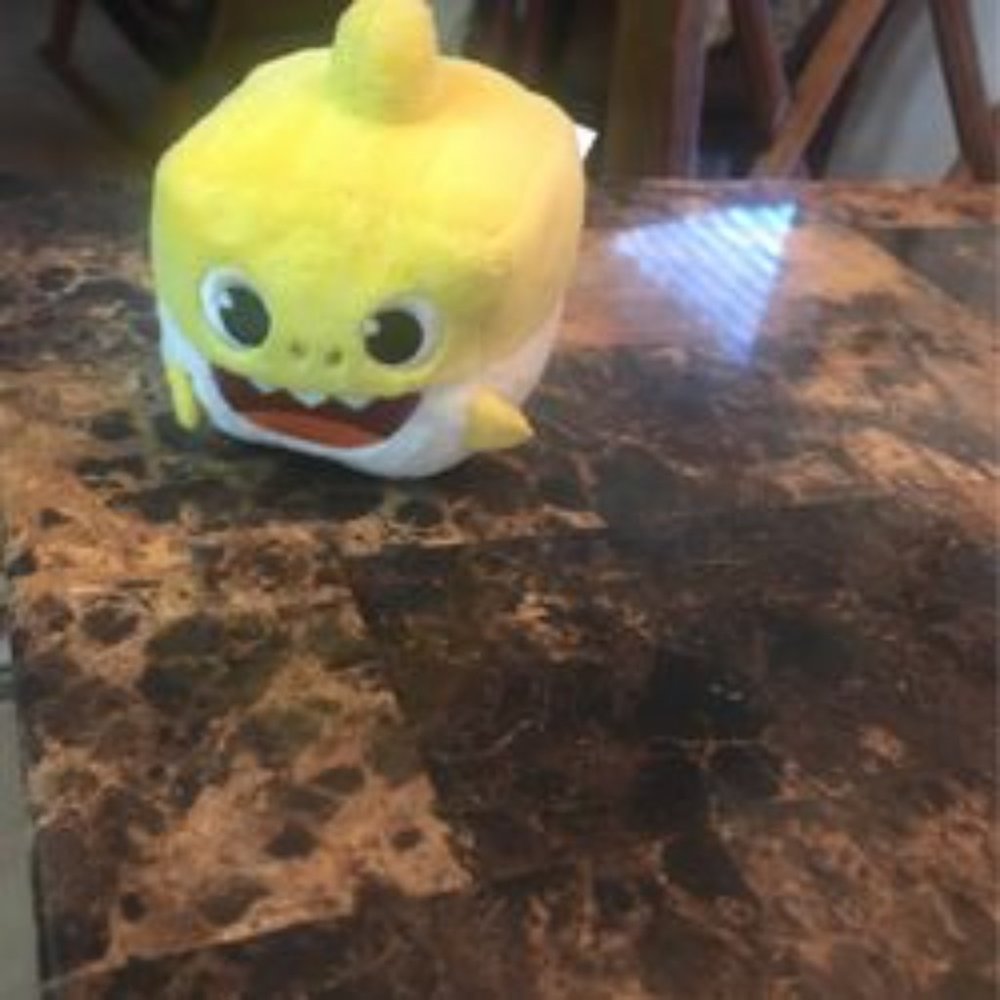 Small 3 inch PinkFong Baby Shark Square Head Sings Baby Shark